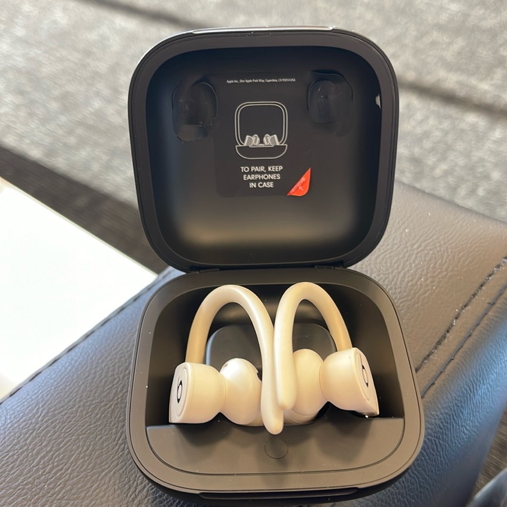 Apple Beats Powerbeats Pro; Color Ivory